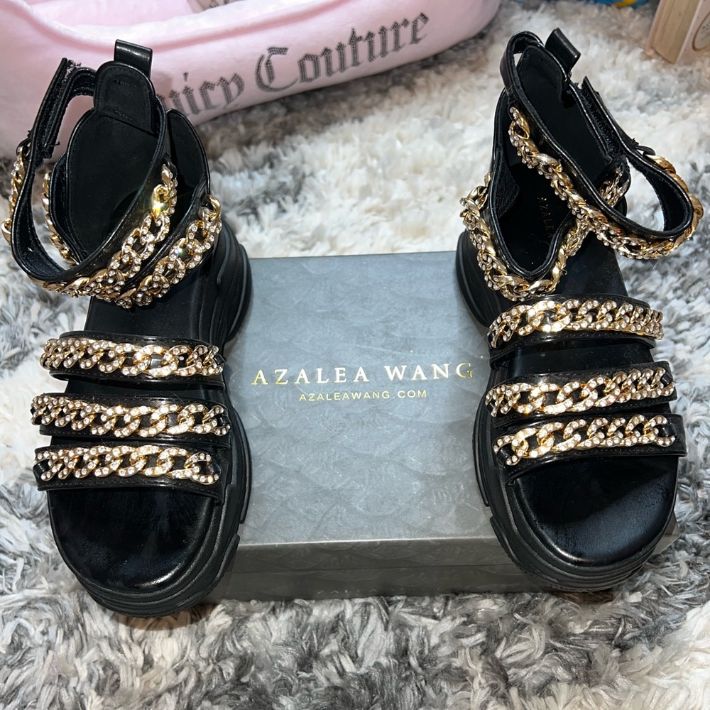 Azalea Wang DO IT LIKE WE DO FLATFORM SANDAL IN GOLD